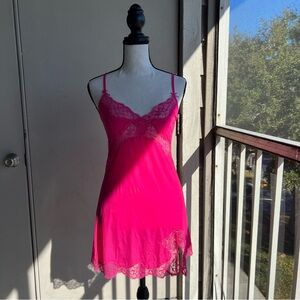 Y2K Victoria’s Secret 2010 Vibrant Fuchsia Lace Slip Chemise Medium